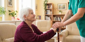 Как оформить уход за пожилым человеком