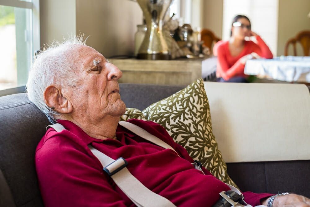 Полноценный сон пожилого человека с деменцией | Опека пансионаты