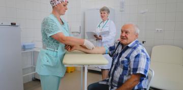 Высокое давление у пожилого человека: что делать