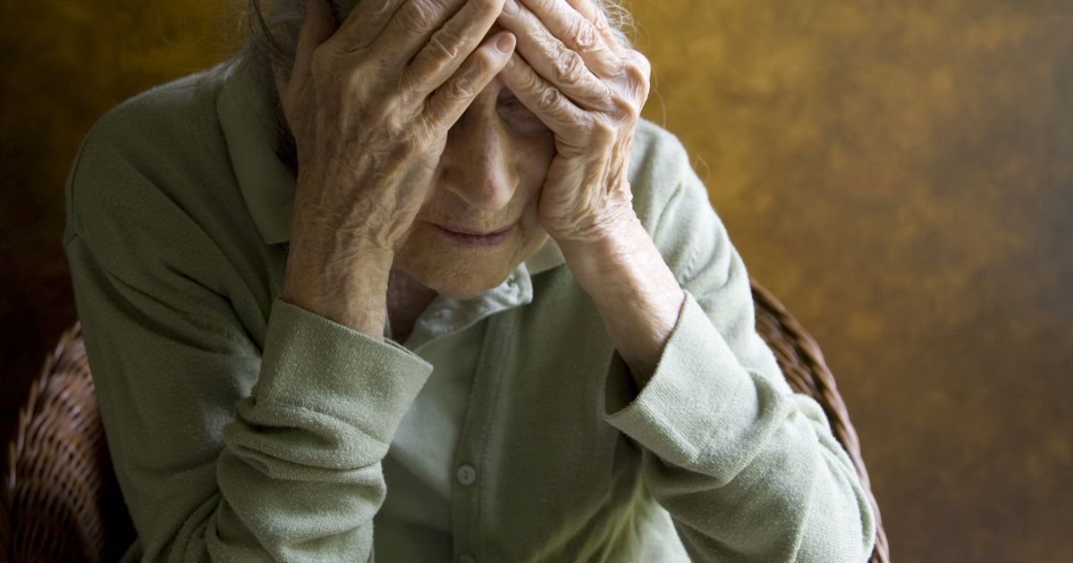 Осенняя депрессия у пожилых людей
